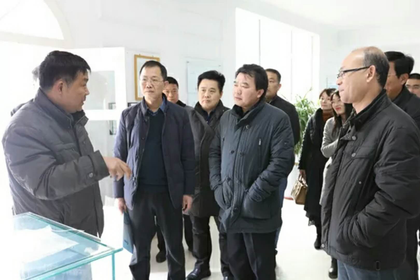 安陽市高新區負責人李長治、管委會副主任牛福生一行深入我司調研